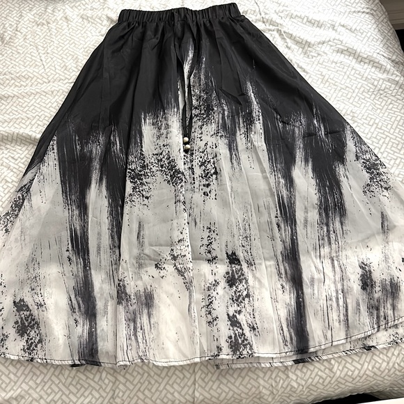 patterned black and white midi a-line skirt - Picture 4 of 7